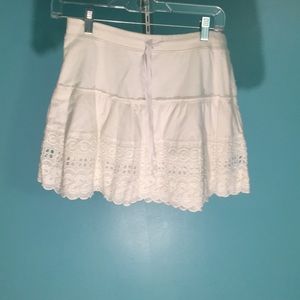 Casual white skirt